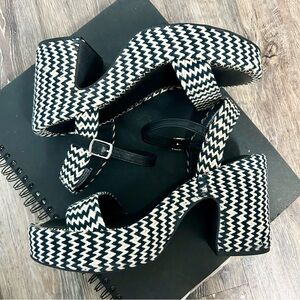 UNIVERSAL THREAD 🎬 Women’s Madeline Woven Platform Sandal - Size 9